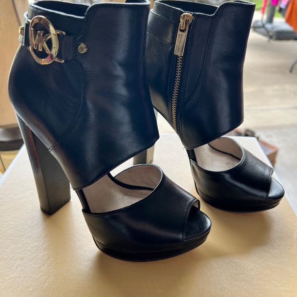 Michael Kors Wyatt Open Toe Booties - Picture 3 of 7